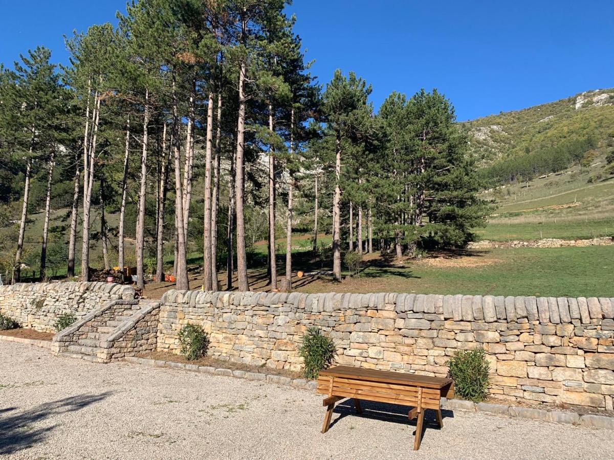La Voutee 5 Epis Avec Bain Finlandais Prive Au Manoir Du Charme Gorges Du Tarn Bed & Breakfast Quezac  Luaran gambar